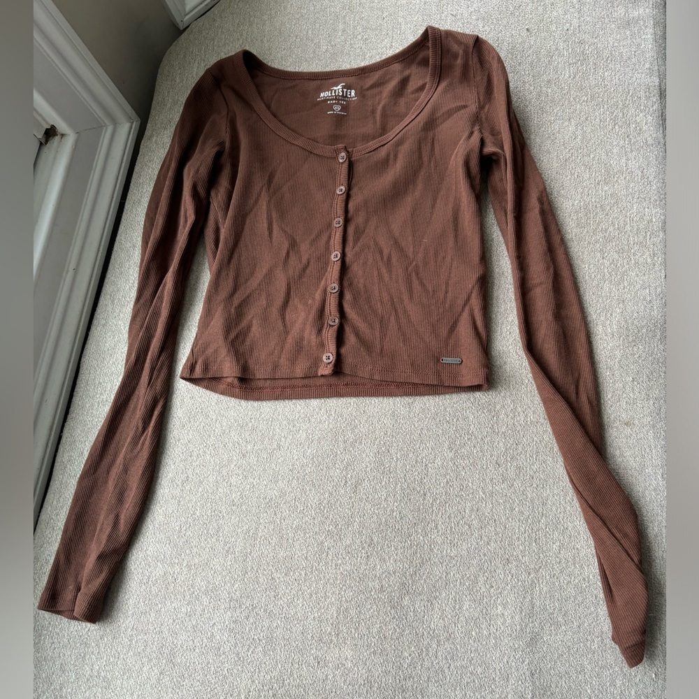 Hollister brown, ribbed button down cropped long sleeve